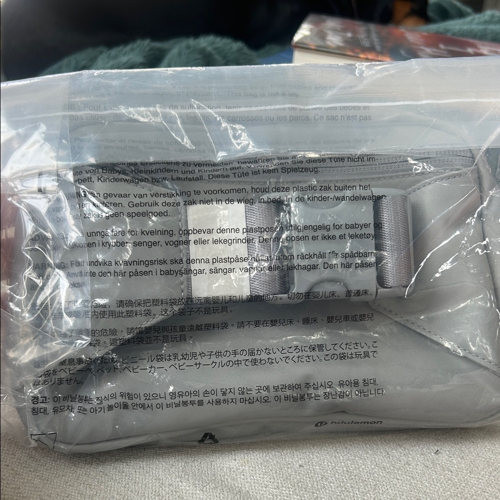 lululemon athletica Everywhere Belt Bag 2L - silver drop - Picture 4 of 4